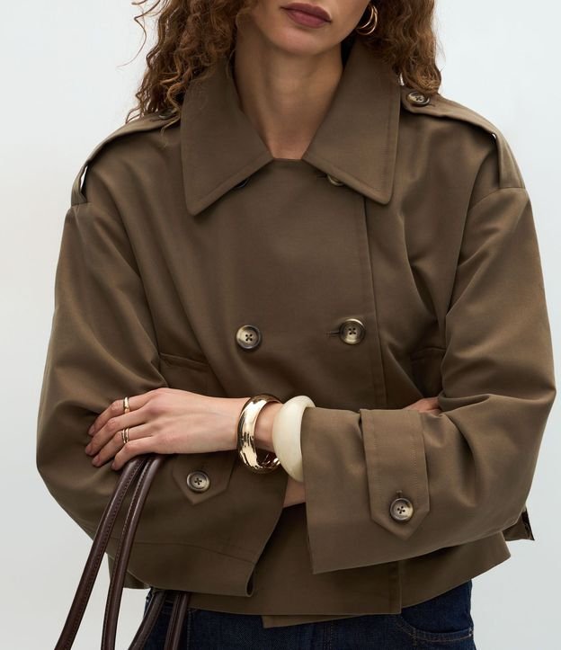 Trench Coat Corto con Abotonado Cruzado 4