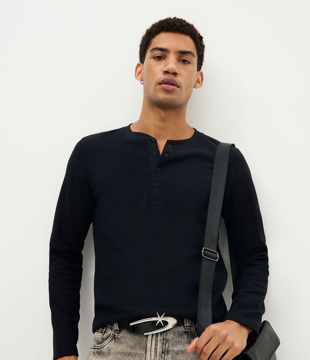 Remera Muscle en Algodón con Textura y Botones Delanteros 1