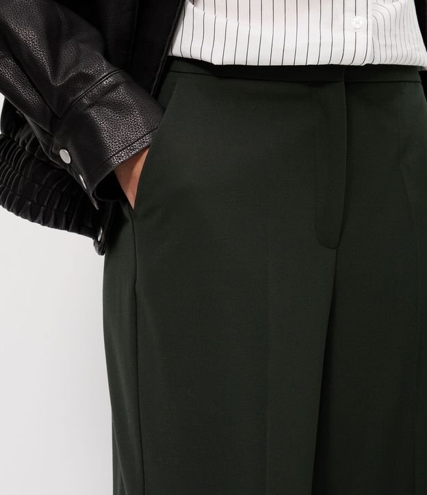 Pantalón Recto en Sastrería con Bolsillo Cuchillo 3