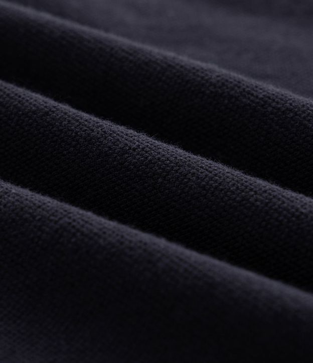 Polo en Media Malla con Detalles Contrastantes 6