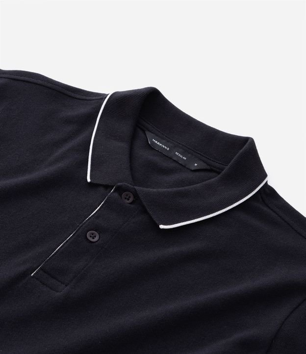 Polo en Media Malla con Detalles Contrastantes 7