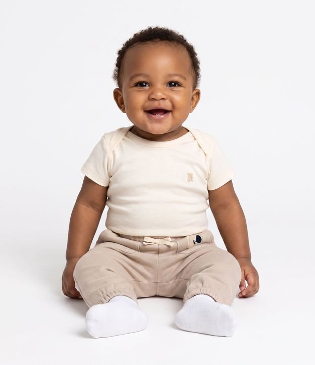 Pantalón Infantil con Oso Aplicado en Bolsillo – Talle 0 a 18 Meses
