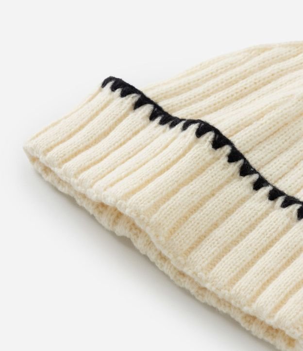 Gorro en Punto con Pespunte Contrastante 3