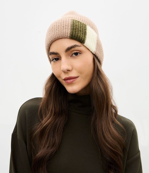 Gorro en Punto con Ruedo Plegado 1
