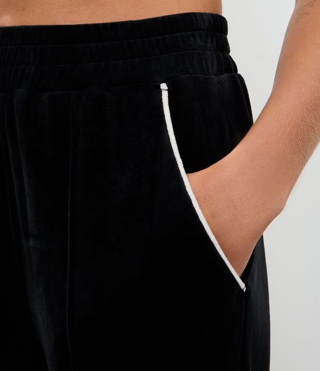 Pantalón Deportivo Recto en Plush con Piping Contrastante 3