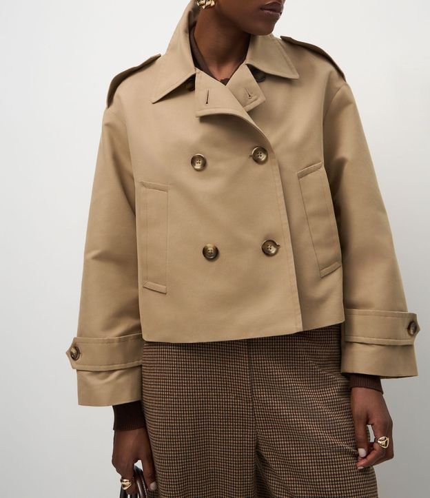 Trench Coat Corto con Abotonado Cruzado 4