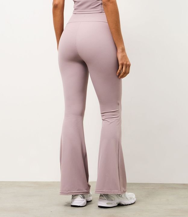 Pantalón Deportiva Flare en Microfibra Acanalada 5