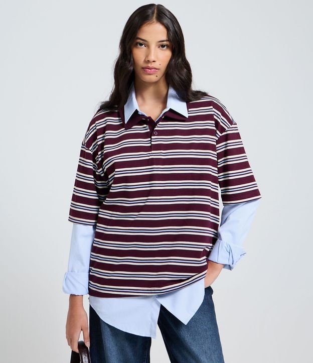 Remera en Malla con Cuello Polo y Estampa de Rayas