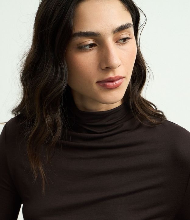 Blusa Básica Manga Larga en Modal con Cuello Alto 4
