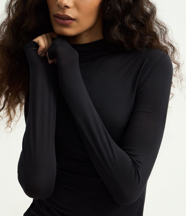 Blusa Básica Manga Larga en Modal con Cuello Alto 3