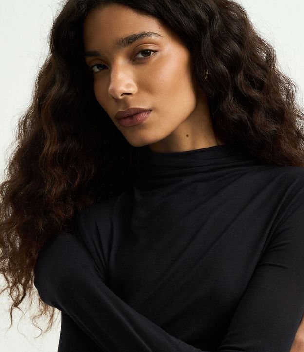 Blusa Básica Manga Larga en Modal con Cuello Alto 4
