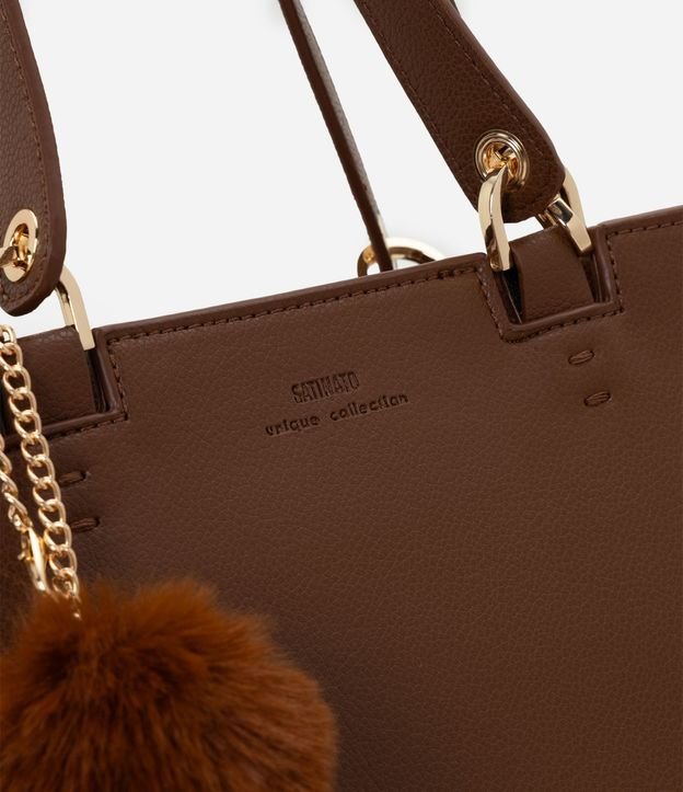 Cartera Satchel Mediana en PU con Pompón y Asa Desmontable 4