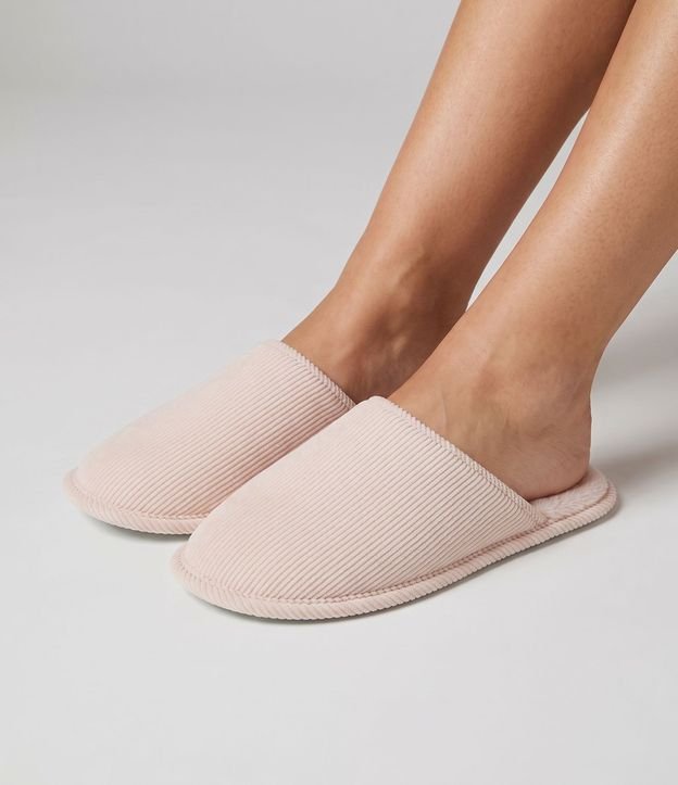 Pantufla Abierta Texturizada con Pelitos 1