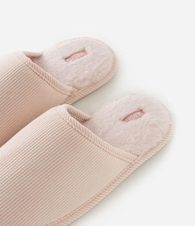 Pantufla Abierta Texturizada con Pelitos 3
