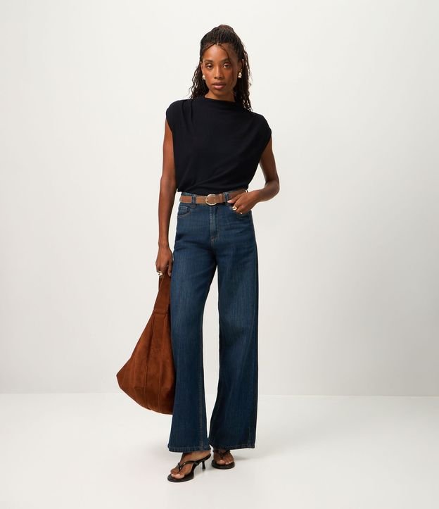 Blusa con Fruncido en el Hombro y Cuello Alto 3