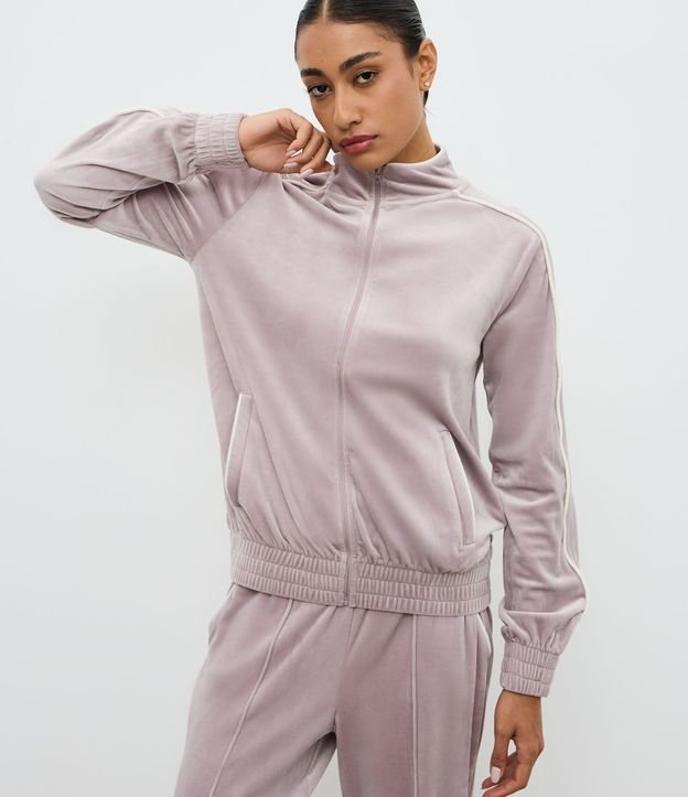 Campera Deportiva en Plush con Piping Contrastante