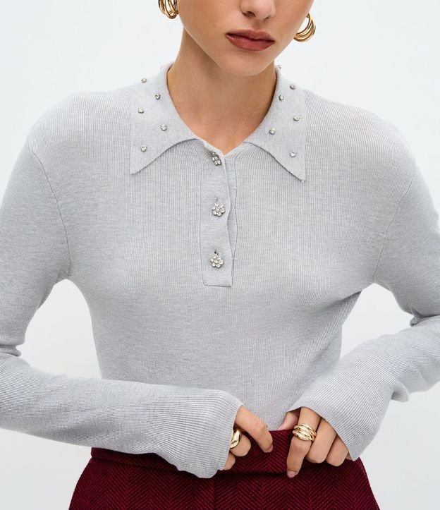 Blusa Polo en Tricot con Aplicación de Brillos en el Cuello 4