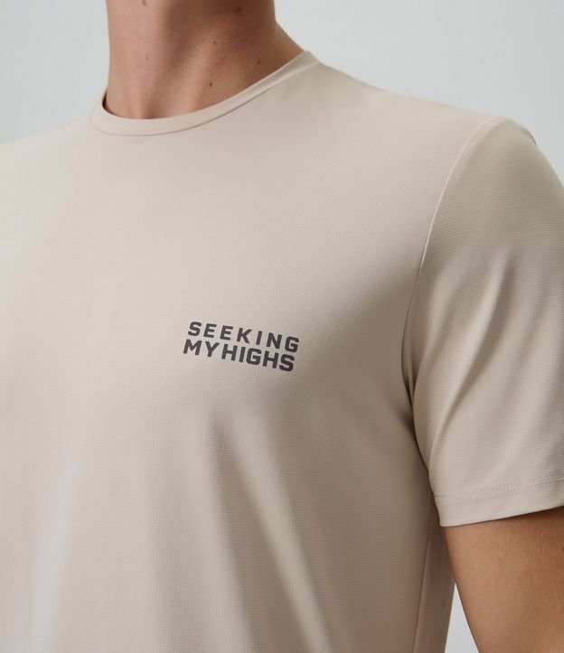 Remera Regular en Poliamida con Tecnologia Dry y Estampa Lettering Seeking My Highs 4
