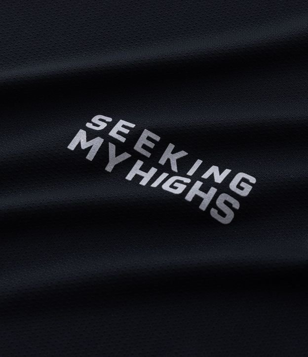 Remera Regular en Poliamida con Tecnologia Dry y Estampa Lettering Seeking My Highs 11