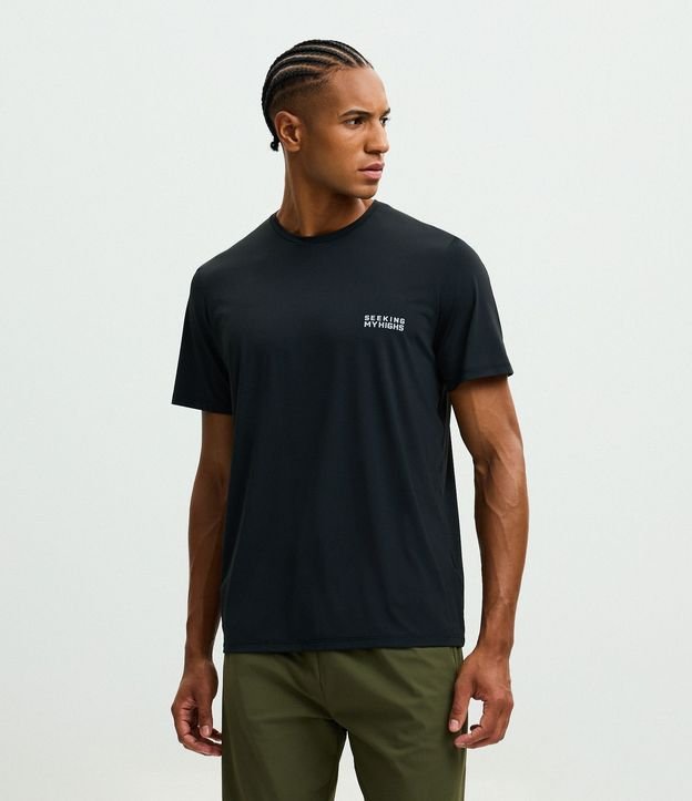 Remera Regular en Poliamida con Tecnologia Dry y Estampa Lettering Seeking My Highs