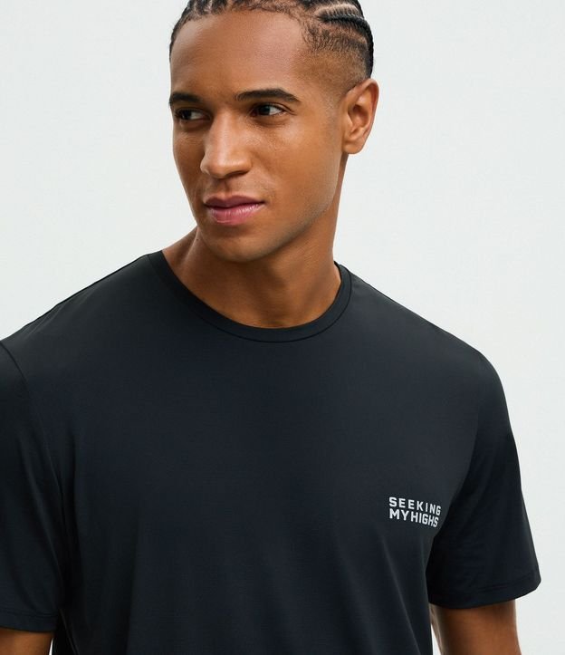Remera Regular en Poliamida con Tecnologia Dry y Estampa Lettering Seeking My Highs 4
