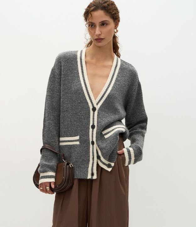 Cardigan Largo en Tricot con Bolsillos y Vivos Contrastantes
