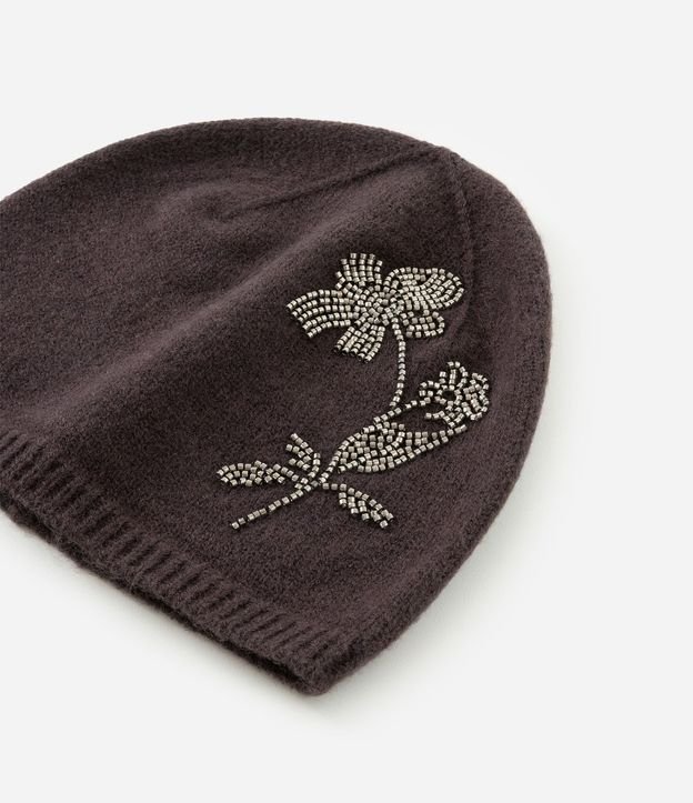 Gorro en Punto con Bordado de Flor 3