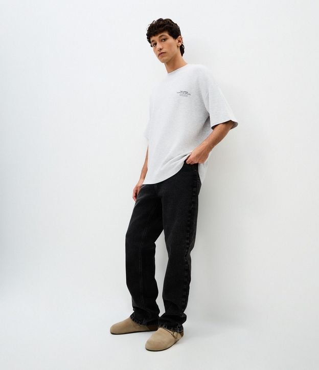 Remera Masculina MC Relaxed Melange con Lettering Embossed 2