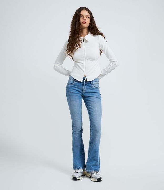 Pantalón Boot Cut en Jeans con Cintura Baja