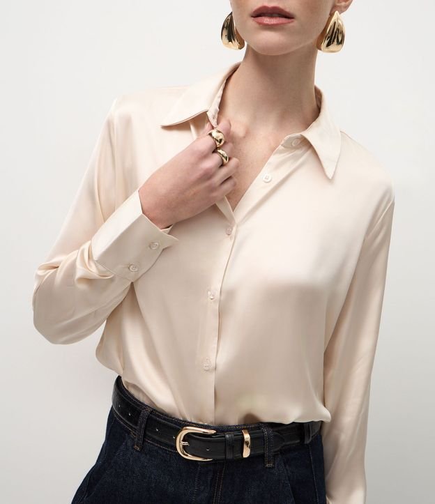 Camisa Manga Larga en Satén con Ruedo Redondeado 4