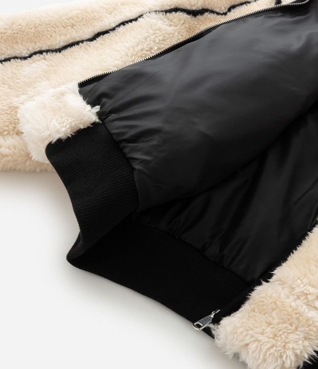 Campera Masculina Fleece con Detalles Contrastantes 9