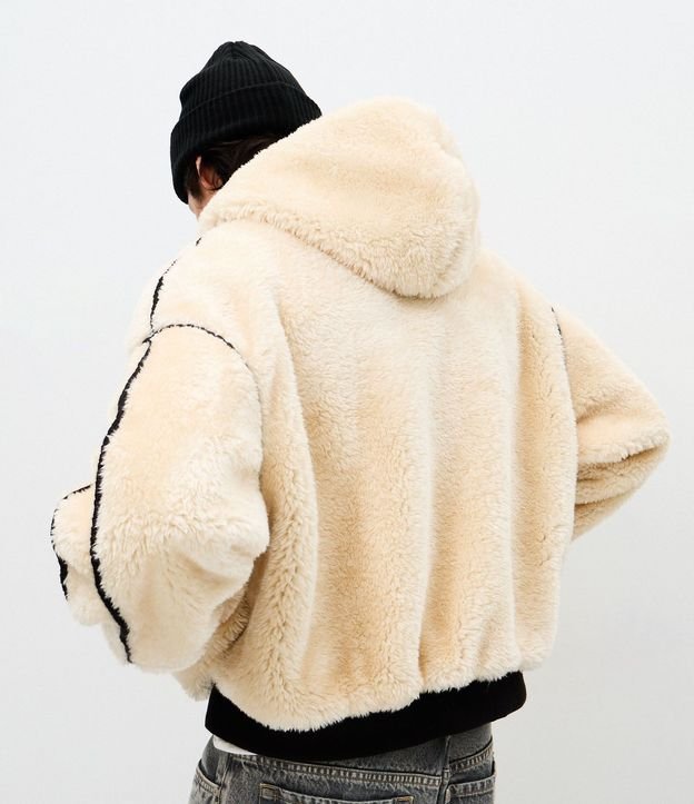 Campera Masculina Fleece con Detalles Contrastantes 3