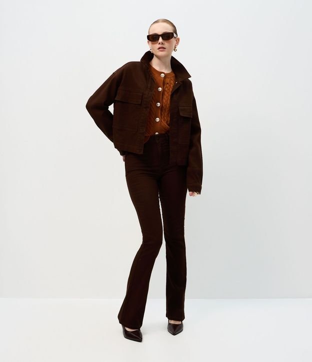 Campera en Sarga Acanalada con Cuello Padre y Bolsillos Delanteros 2