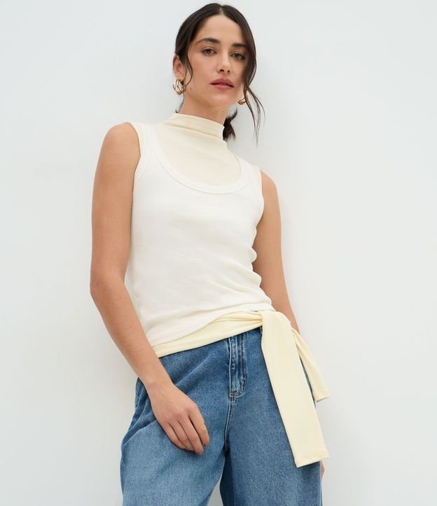 Blusa Regular de Modal con Cuello Alto