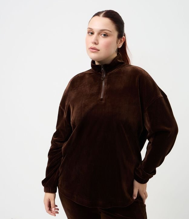 Campera Deportiva en Plush con Cuello Alto Curve & Plus Size 1
