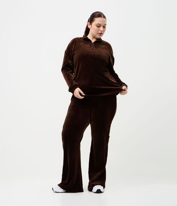Campera Deportiva en Plush con Cuello Alto Curve & Plus Size 2