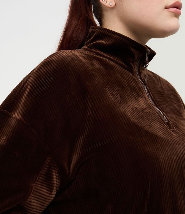 Campera Deportiva en Plush con Cuello Alto Curve & Plus Size 3