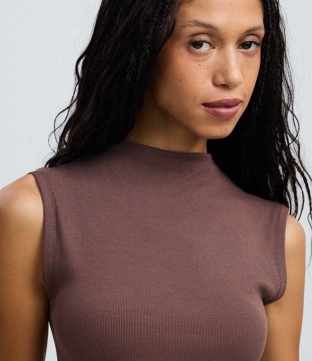Blusa Acanalada en Rib con Cuello Alto 3