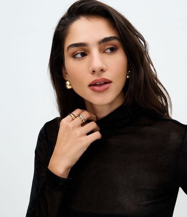 Blusa Manga Larga en Tule Atercipelado con Cuello Alto 3