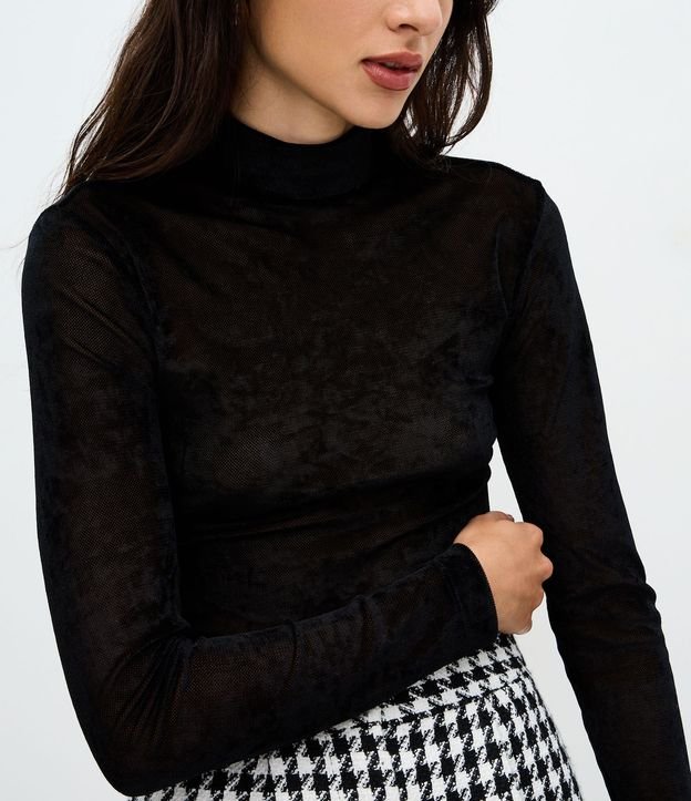 Blusa Manga Larga en Tule Atercipelado con Cuello Alto