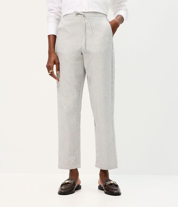 Pantalón Carrot Rayada en Sarga con Cintura Alta 3