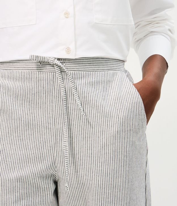 Pantalón Carrot Rayada en Sarga con Cintura Alta 4