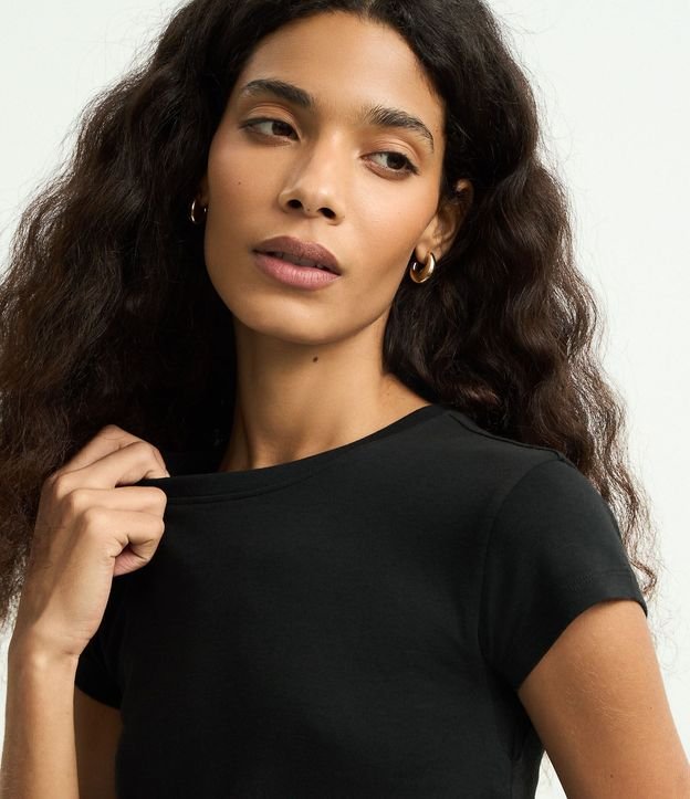 Blusa Básica Ajustada en Algodón con Cuello Redondo 4