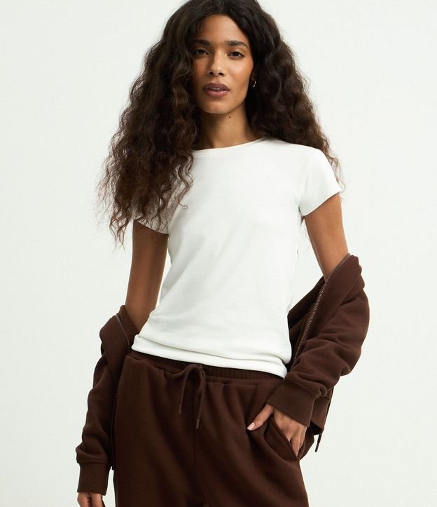 Blusa Básica Ajustada en Algodón con Cuello Redondo