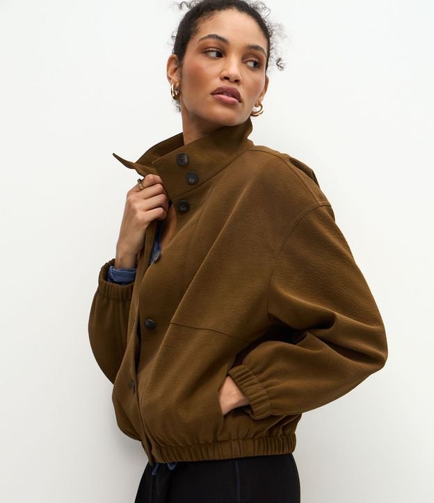 Campera en PU Texturizada con Abotonado Delantero 4