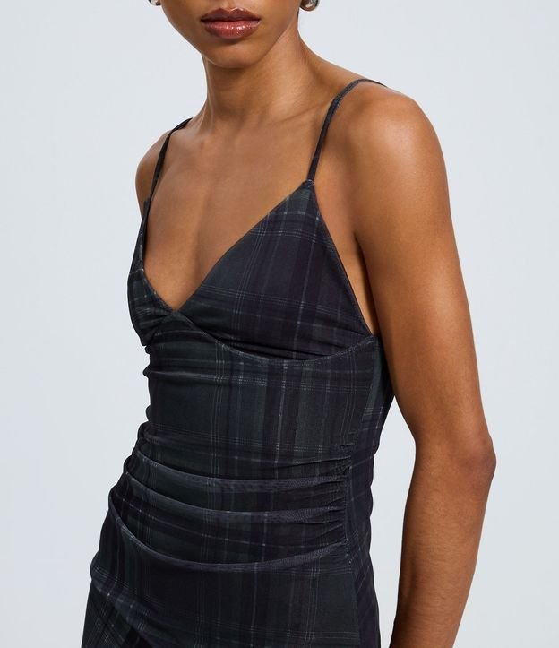 Vestido Midi Bretel Fino en Tule de Cuadros con Ruedo Asimétrico 3