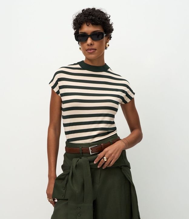 Remera en Punto con Estampa Rayada y Cuello Alto