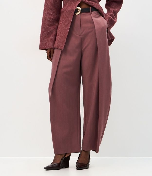 Pantalón Barrel Sastre con Pliegues Delanteros y Cinturón en PU 3