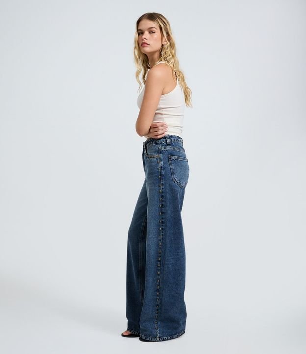Pantalón Wide en Jeans con Tachuelas Laterales y Cintura Mediana