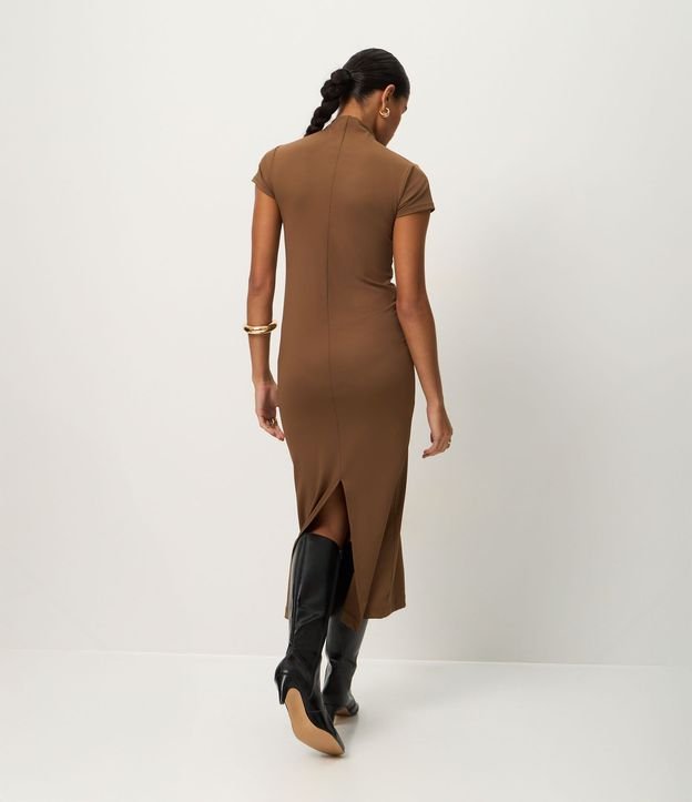 Vestido Tubito Básico con Cuello Alto y Encaje Trasero 4